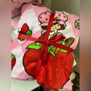 Strawberry Shortcake Throw Blanket